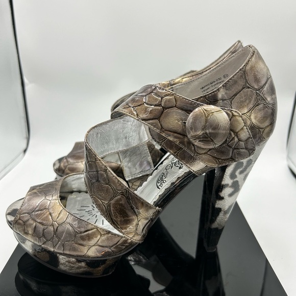 Naughty Monkey Decked Out Platform Heels, size 8.5. Grey - Picture 10 of 13